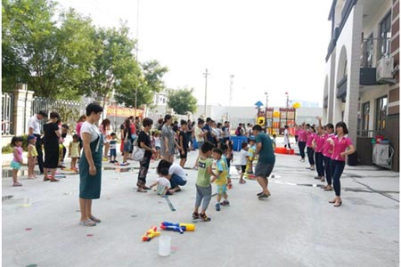 清涼一夏 快樂嬉水 —大風(fēng)車翡翠外灘幼兒園學(xué)期匯報展示